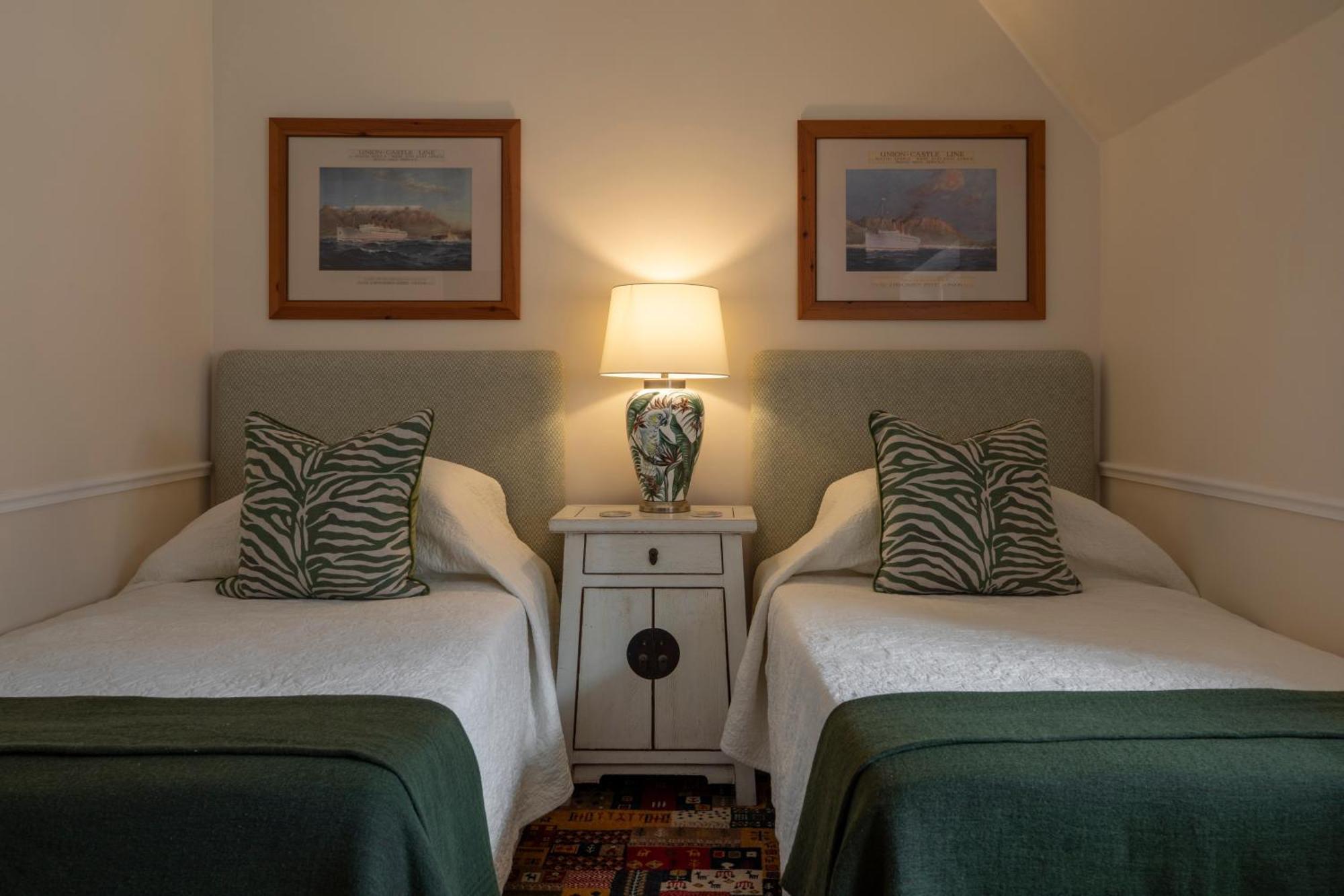 St James Guest Houses Kalk Bay Esterno foto